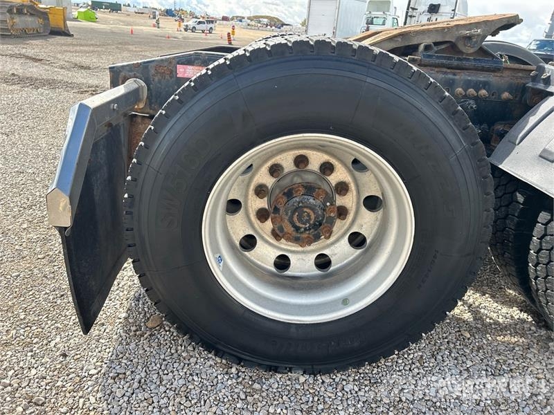 Western Star W5700XE 6x4 T/A Sleeper Truck Tractor Седельные тягачи