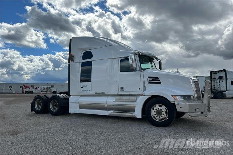 Western Star W5700XE 6x4 T/A Sleeper Truck Tractor Седельные тягачи