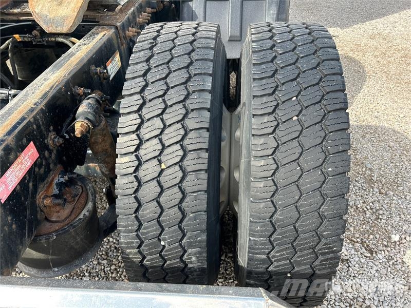 Western Star W5700XE 6x4 T/A Sleeper Truck Tractor Седельные тягачи