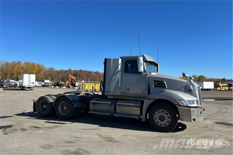 Western Star W5700XE 6x4 T/A Day Cab Truck Tractor وحدات الجر