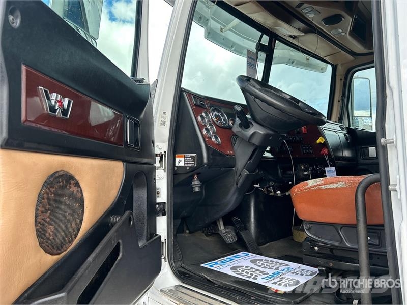 Western Star W5700XE 6x4 T/A Sleeper Truck Tractor Седельные тягачи