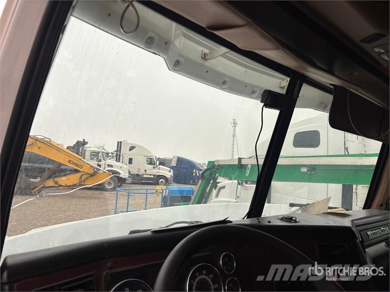 Western Star W5700XE 6x4 T/A Sleeper Truck Tractor Traktorske jedinice