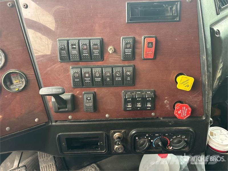 Western Star W5700XE 6x4 T/A Sleeper Truck Tractor Traktorske jedinice