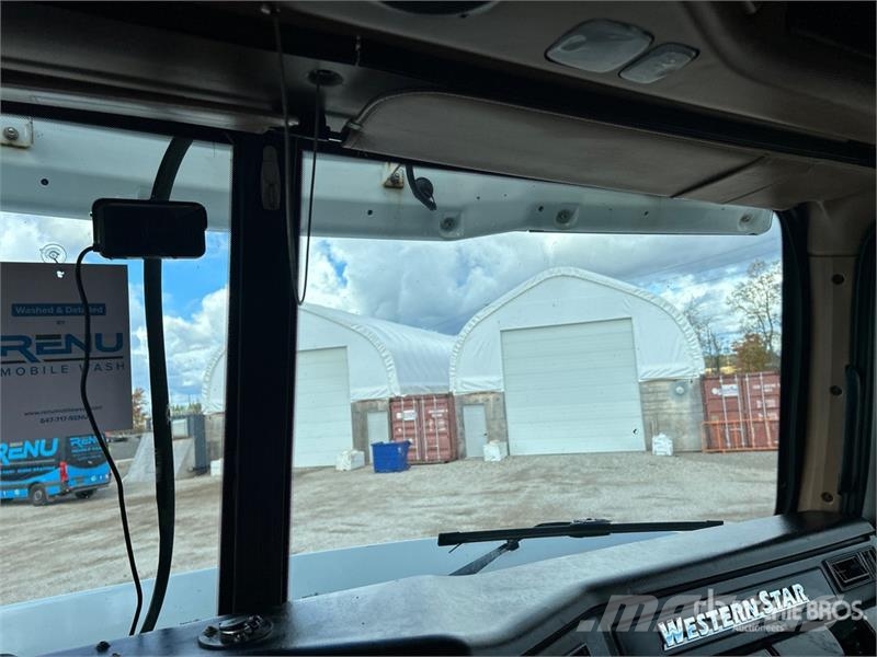 Western Star W5700XE 6x4 T/A Sleeper Truck Tractor Седельные тягачи