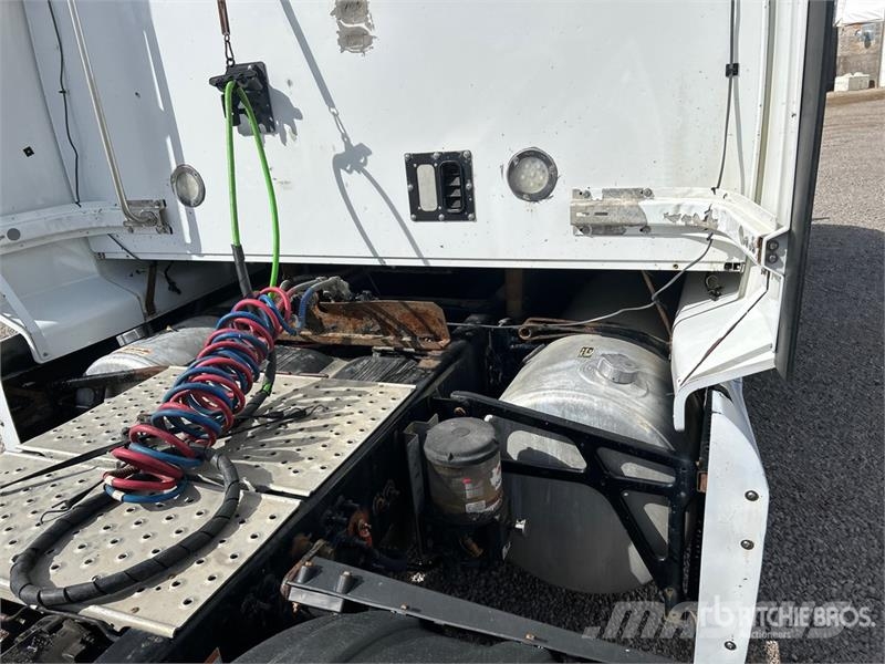Western Star W5700XE 6x4 T/A Sleeper Truck Tractor Седельные тягачи