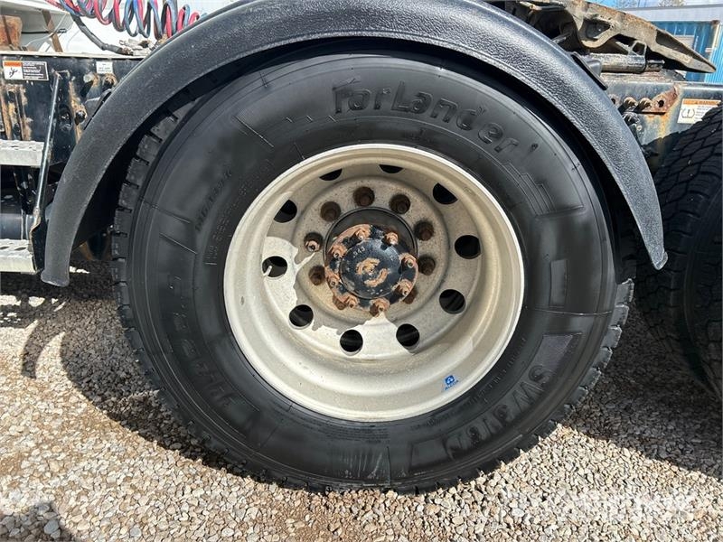 Western Star W5700XE 6x4 T/A Sleeper Truck Tractor Седельные тягачи