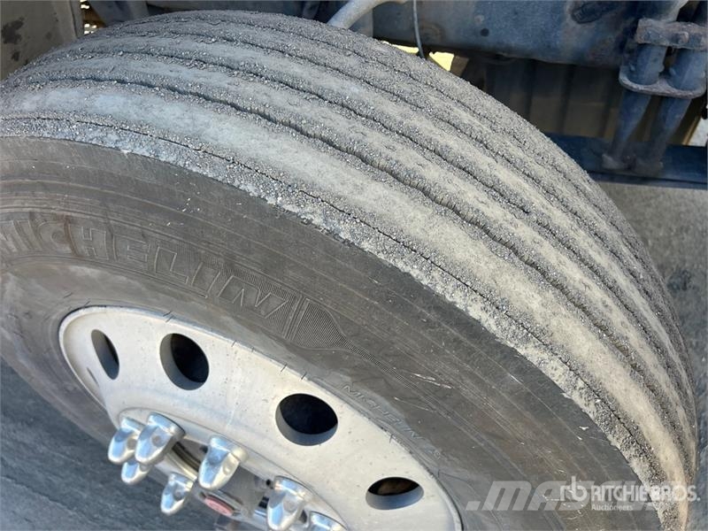 Western Star W5700XE 6x4 T/A Day Cab Truck Tractor وحدات الجر