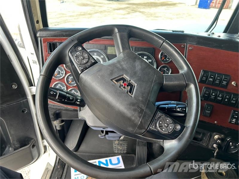 Western Star W5700XE 6x4 T/A Sleeper Truck Tractor Седельные тягачи