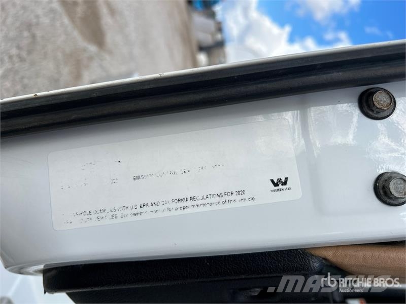 Western Star W5700XE 6x4 T/A Sleeper Truck Tractor Седельные тягачи