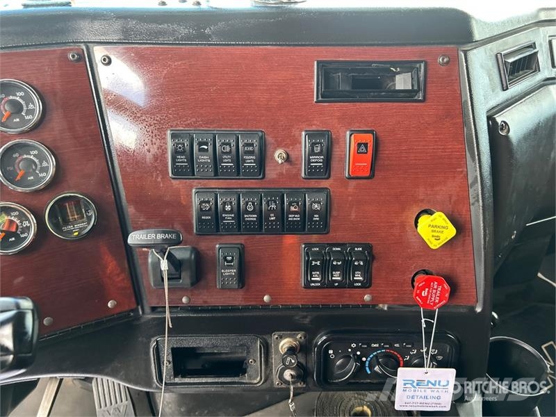 Western Star W5700XE 6x4 T/A Sleeper Truck Tractor Седельные тягачи