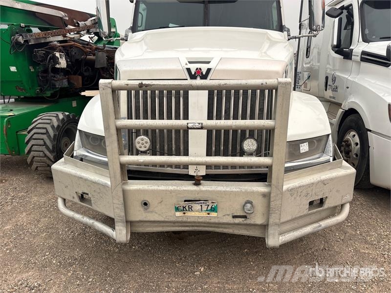 Western Star W5700XE 6x4 T/A Sleeper Truck Tractor Traktorske jedinice