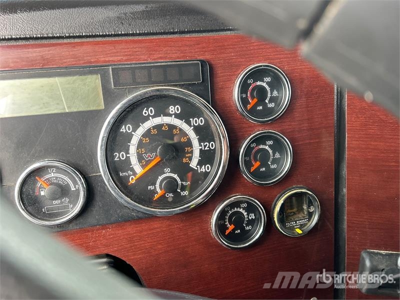 Western Star W5700XE 6x4 T/A Sleeper Truck Tractor Седельные тягачи