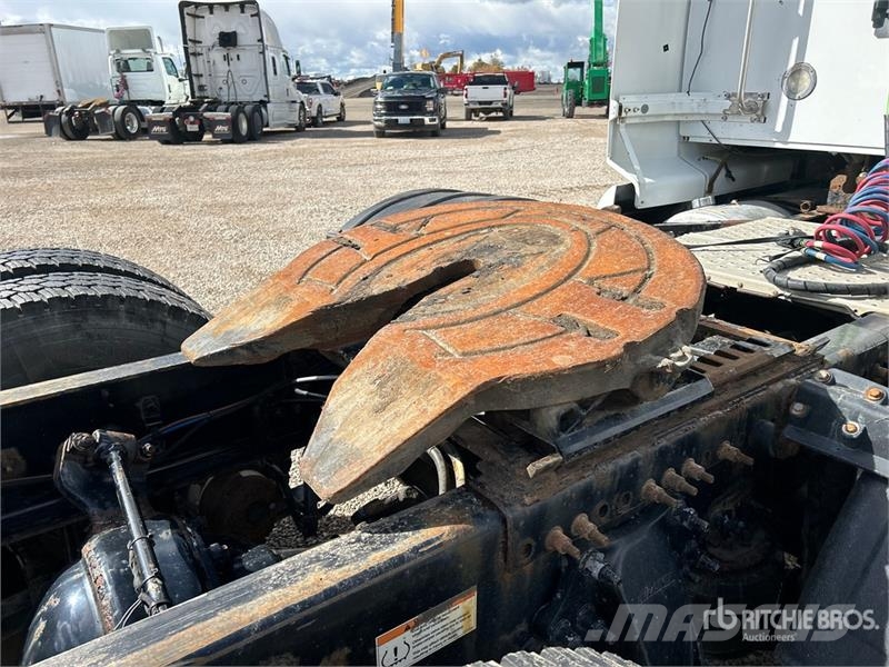 Western Star W5700XE 6x4 T/A Sleeper Truck Tractor Седельные тягачи