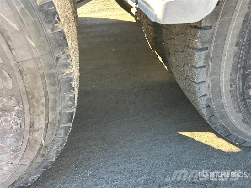 Western Star W5700XE 6x4 T/A Day Cab Truck Tractor وحدات الجر