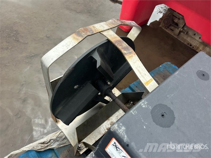 Western Tornado Salt Spreader - Fits Pickup Posipači soli i pijeska
