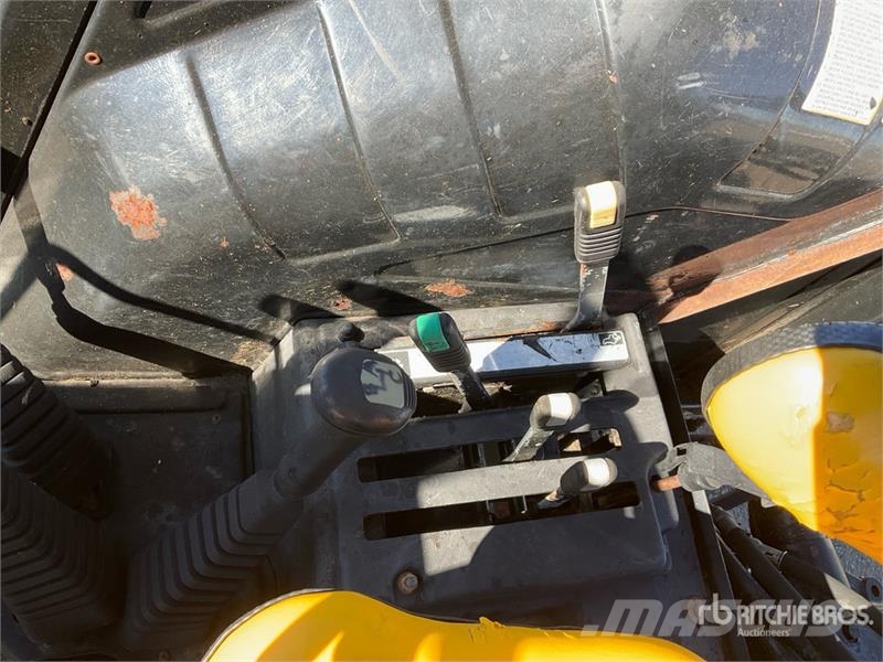 White 6085 2WD Tractor الجرارات