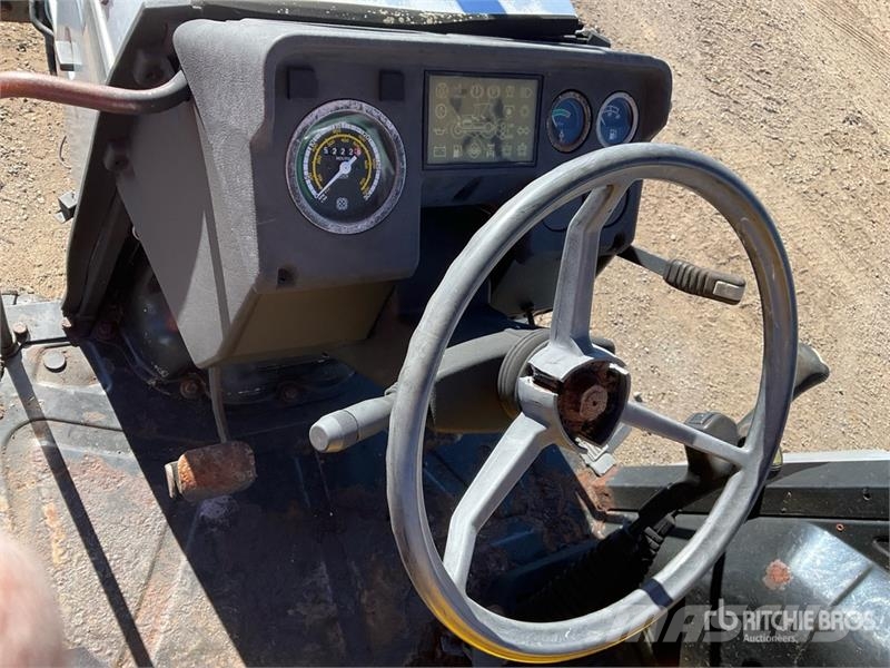White 6085 2WD Tractor الجرارات