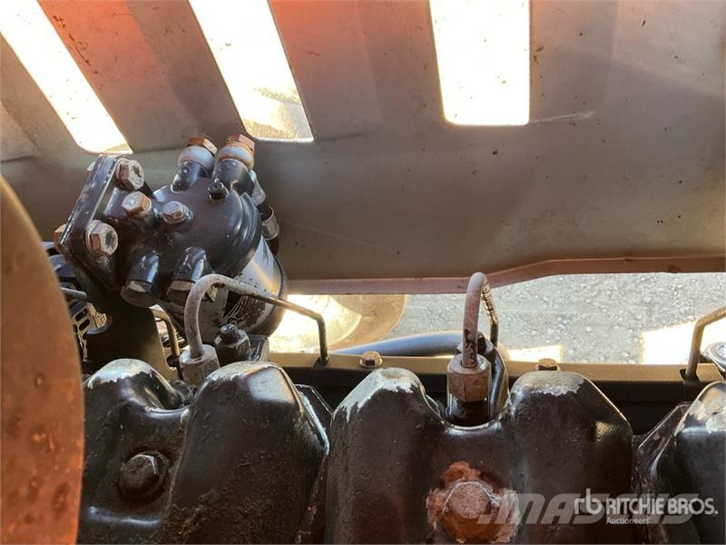 White 6085 2WD Tractor الجرارات
