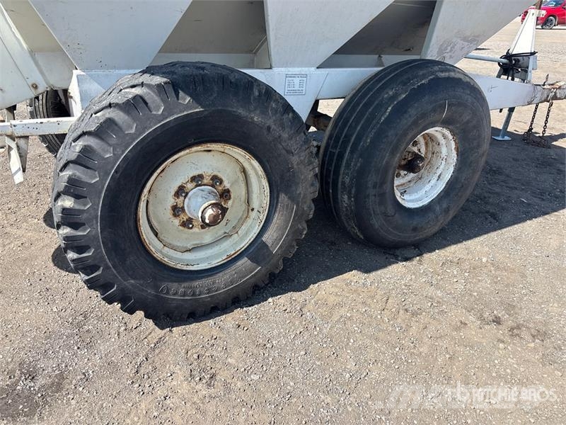 WILLMAR 600 Tow-Behind Fertilizer Cart Esparcidoras de minerales