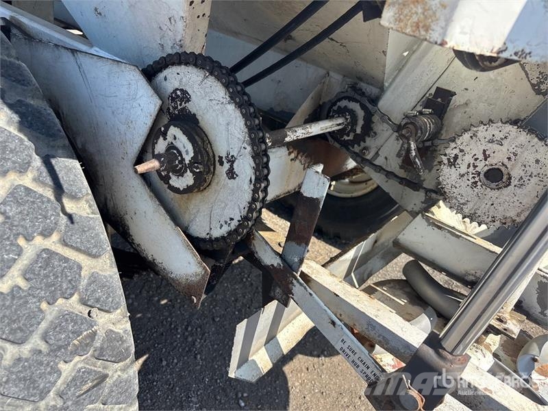 WILLMAR 600 Tow-Behind Fertilizer Cart Esparcidoras de minerales