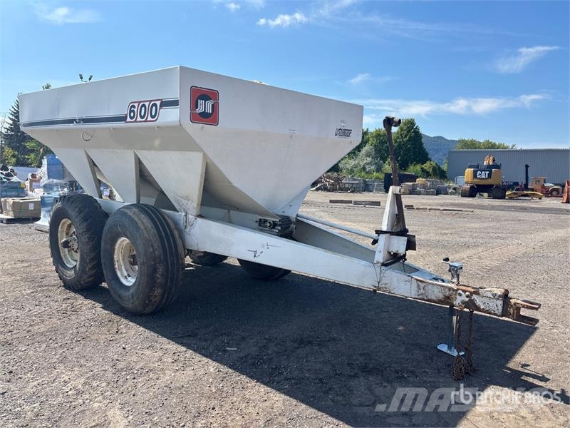 WILLMAR 600 Tow-Behind Fertilizer Cart Esparcidoras de minerales