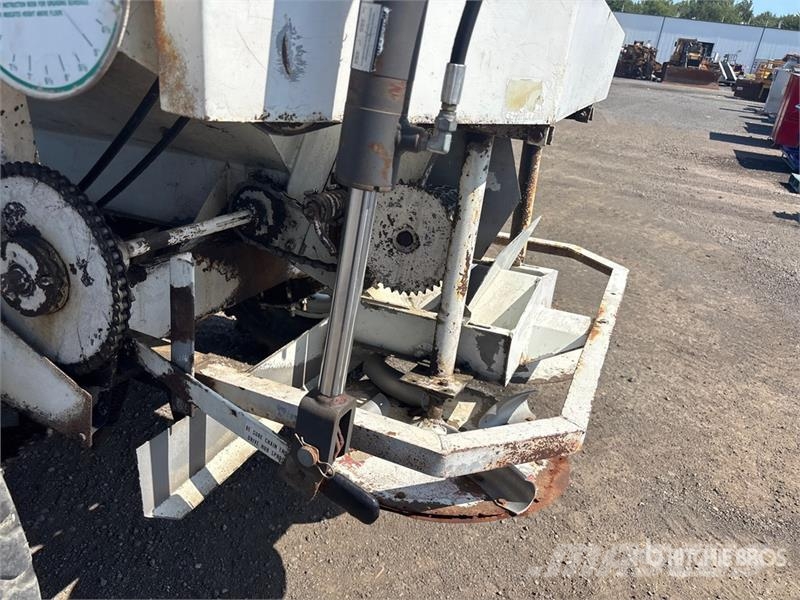 WILLMAR 600 Tow-Behind Fertilizer Cart Esparcidoras de minerales