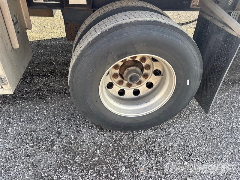 Wilson Roadbrute 53 ft T/A Spread Axle Flatbed Trailer Rimorchi con sponde ribaltabili