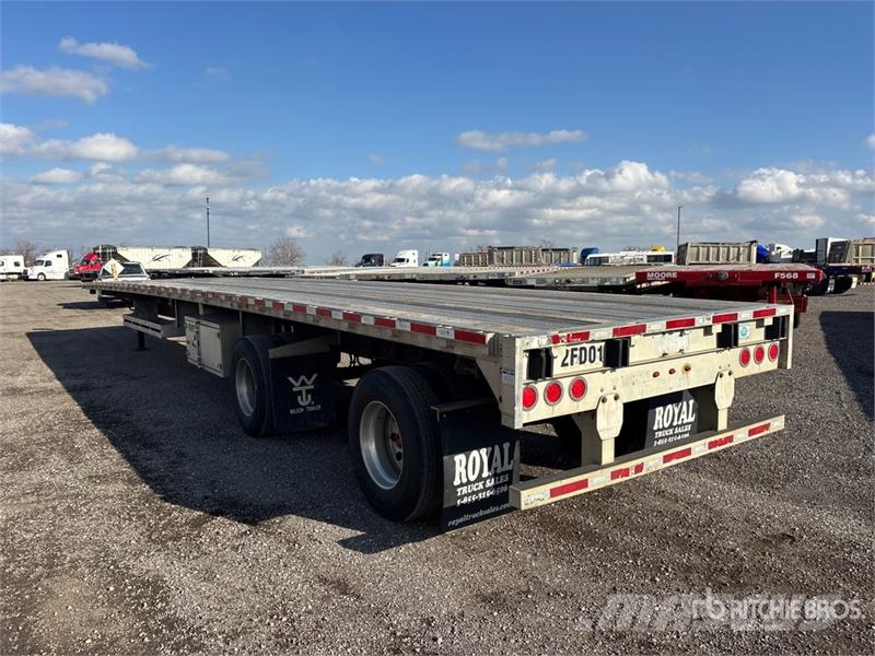 Wilson Roadbrute 53 ft T/A Spread Axle Flatbed Trailer Rimorchi con sponde ribaltabili