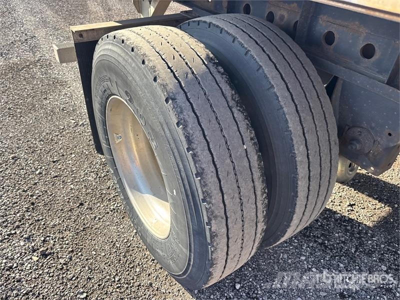 Wilson Roadbrute 53 ft T/A Spread Axle Flatbed Trailer Rimorchi con sponde ribaltabili