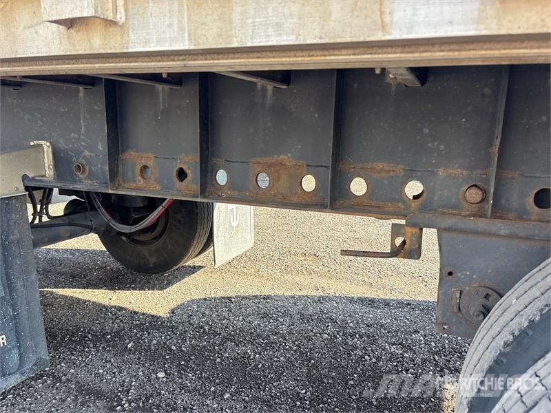 Wilson Roadbrute 53 ft T/A Spread Axle Flatbed Trailer Rimorchi con sponde ribaltabili