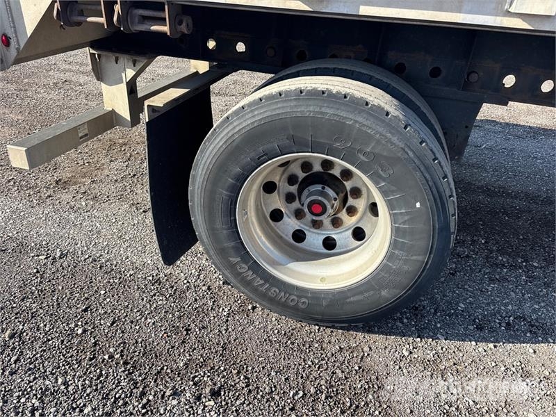 Wilson Roadbrute 53 ft T/A Spread Axle Flatbed Trailer Rimorchi con sponde ribaltabili