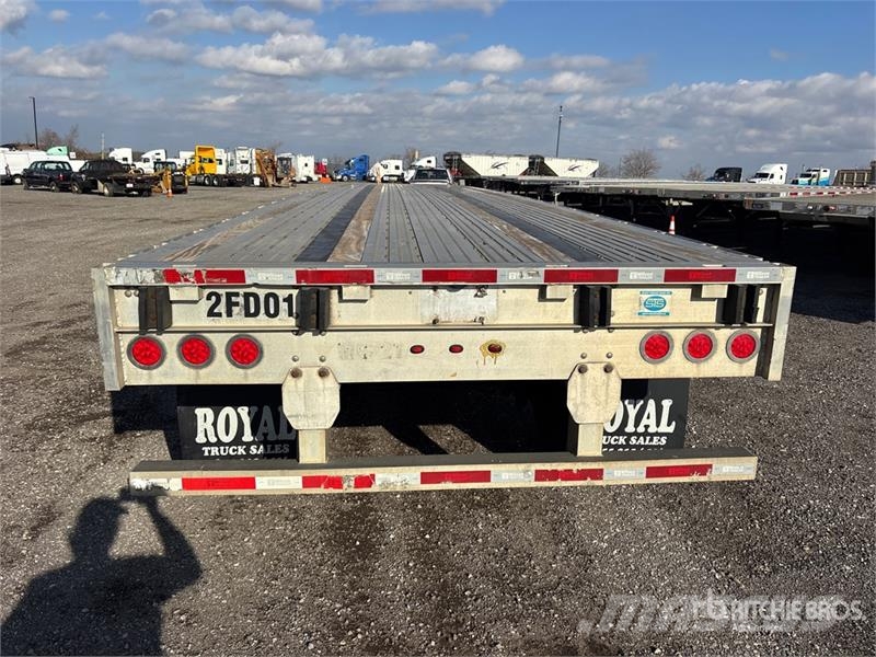 Wilson Roadbrute 53 ft T/A Spread Axle Flatbed Trailer Rimorchi con sponde ribaltabili
