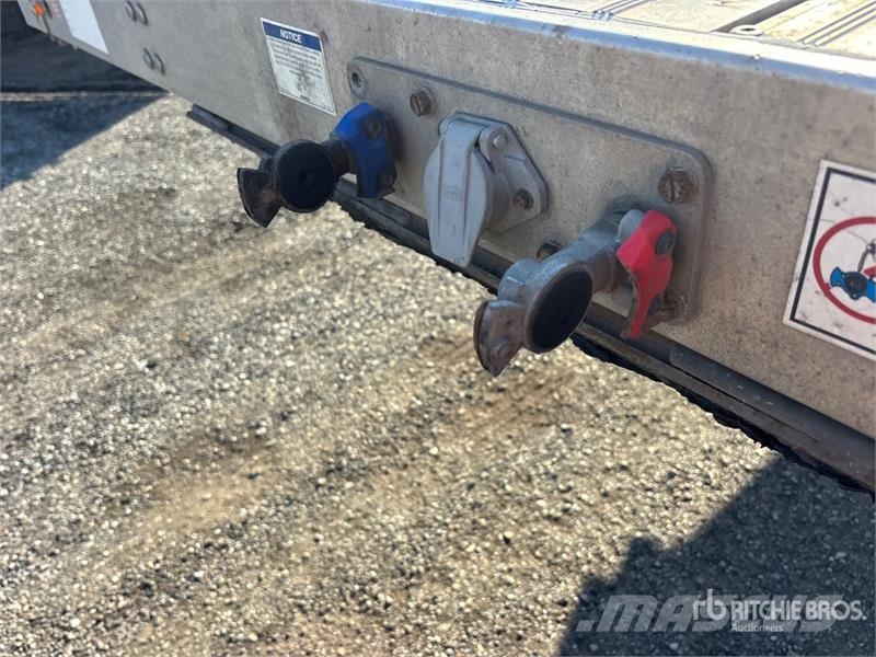 Wilson Roadbrute 53 ft T/A Spread Axle Flatbed Trailer Rimorchi con sponde ribaltabili