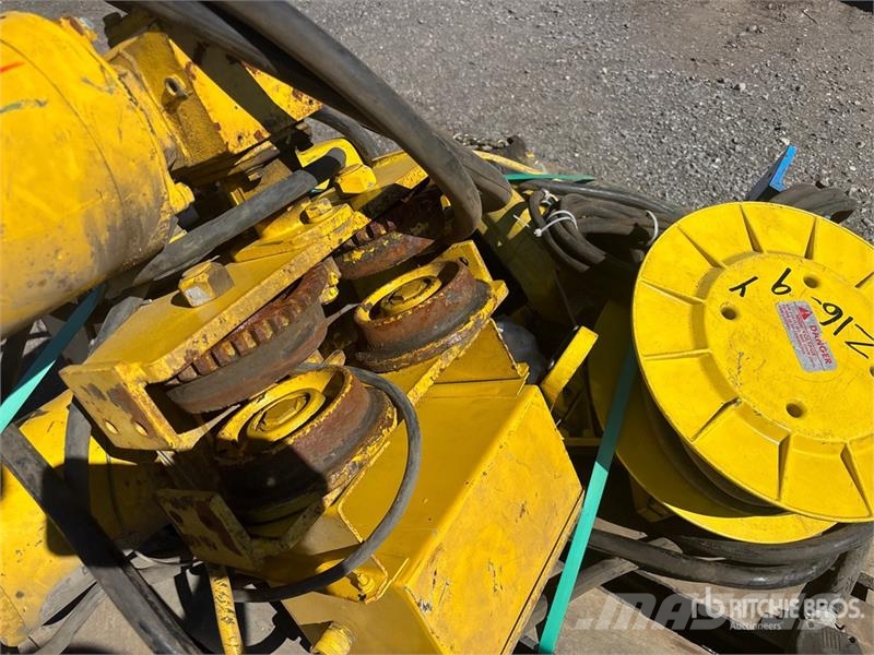 Yale 4000lb Material Hoist المصاعد والرافعات المادية