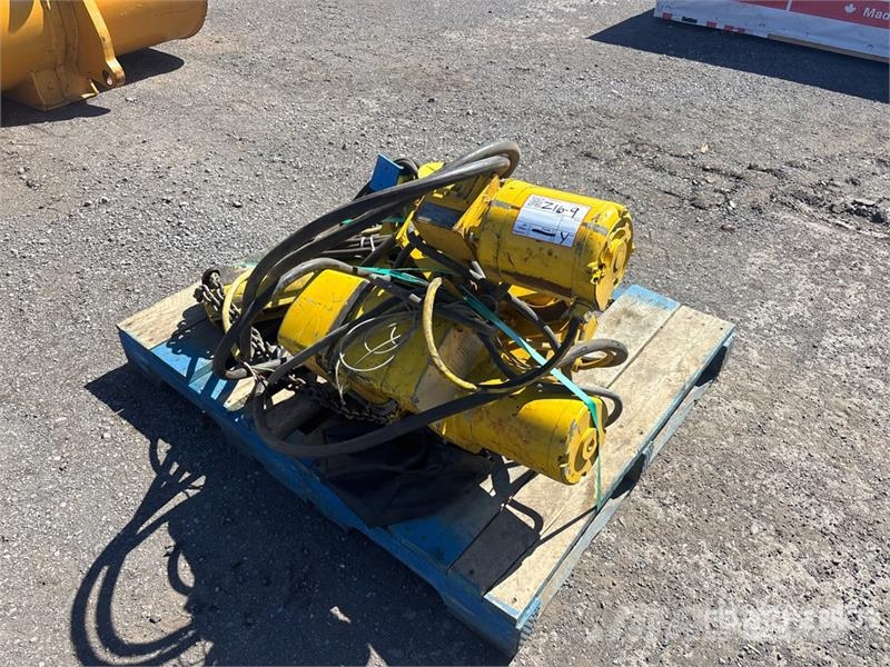 Yale 4000lb Material Hoist المصاعد والرافعات المادية