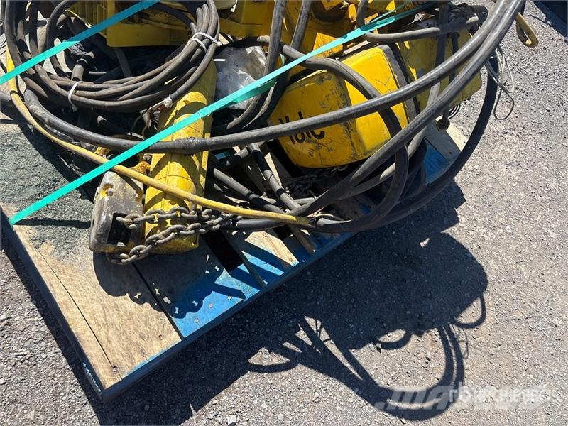 Yale 4000lb Material Hoist المصاعد والرافعات المادية