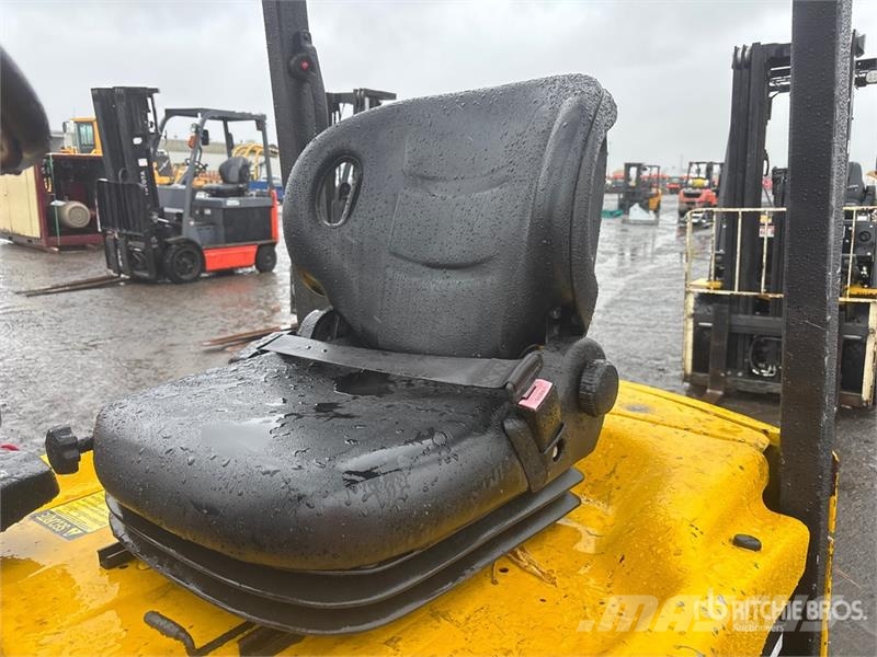 Yale ERC045VGN36TE088 4200 lb Electric Forklift Akumulátorové vozíky