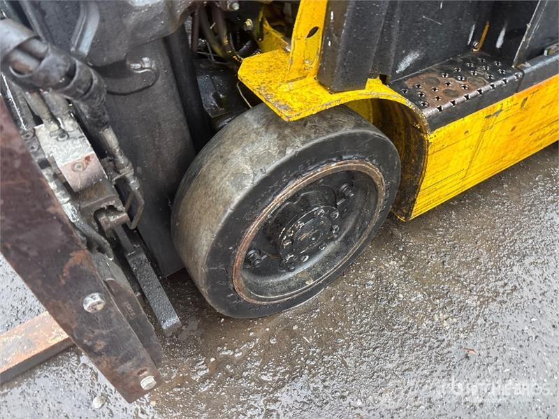 Yale ERC045VGN36TE088 4200 lb Electric Forklift Akumulátorové vozíky