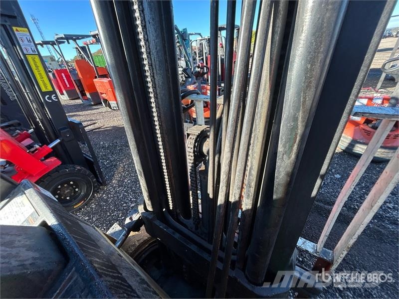 Yale ERC050ZGN48TE082 5000 lb Electric Forklift Elektrostapler
