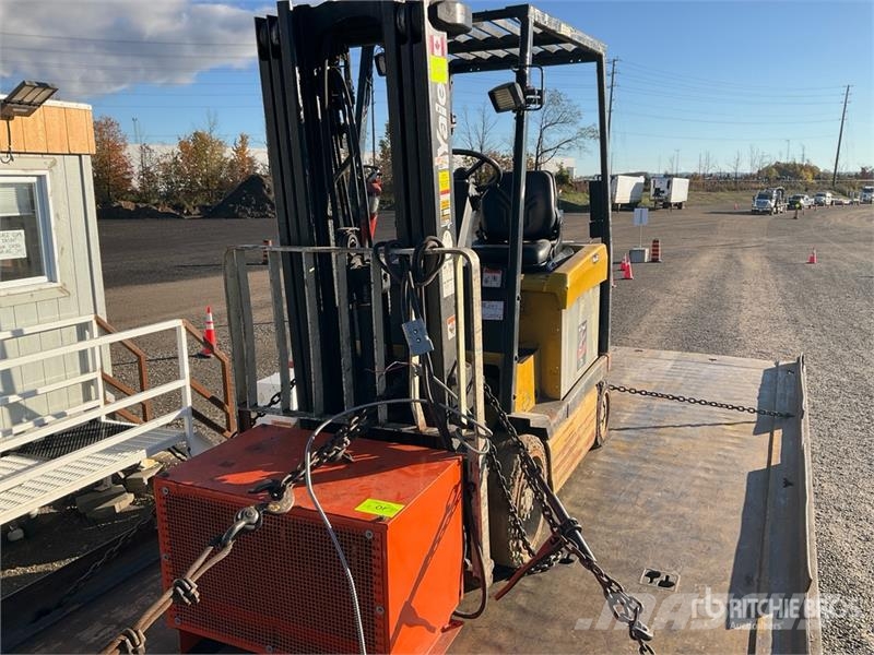 Yale ERC050ZGN48TE082 5000 lb Electric Forklift Elektromos targoncák