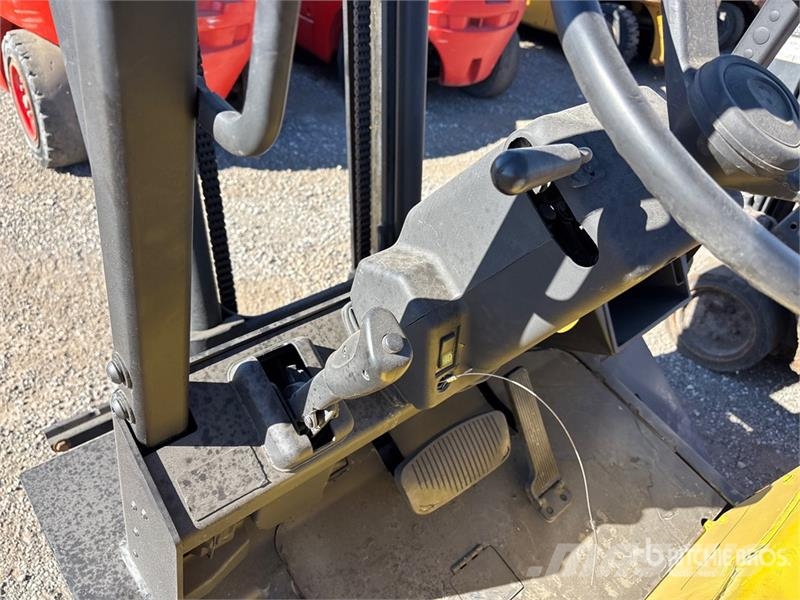 Yale GLP060TFNUAE81 6000 lb Pneumatic Tire Forklift Targoncák-Egyéb
