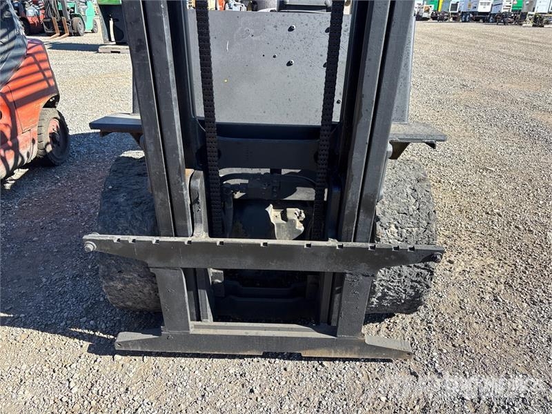 Yale GLP060TFNUAE81 6000 lb Pneumatic Tire Forklift Targoncák-Egyéb