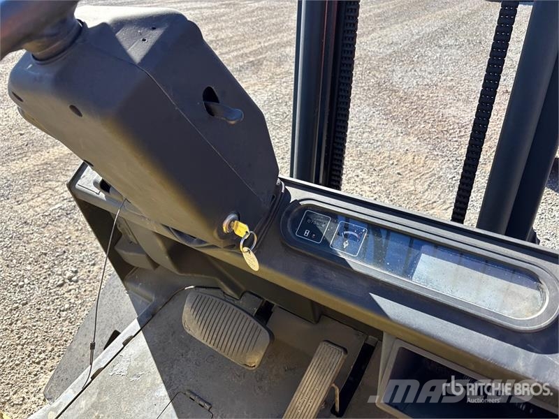 Yale GLP060TFNUAE81 6000 lb Pneumatic Tire Forklift Targoncák-Egyéb