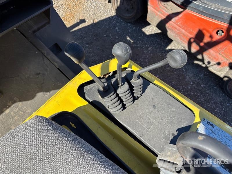 Yale GLP060TFNUAE81 6000 lb Pneumatic Tire Forklift Targoncák-Egyéb