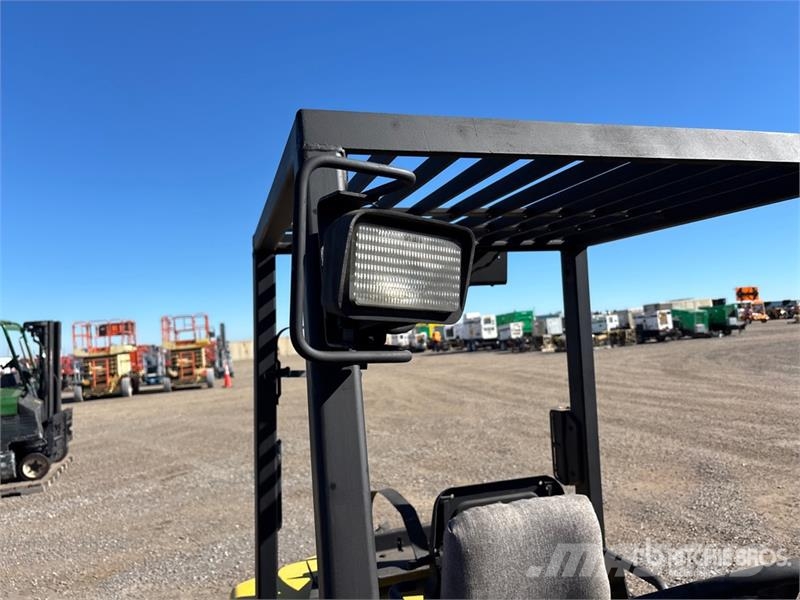 Yale GLP060TFNUAE81 6000 lb Pneumatic Tire Forklift Targoncák-Egyéb