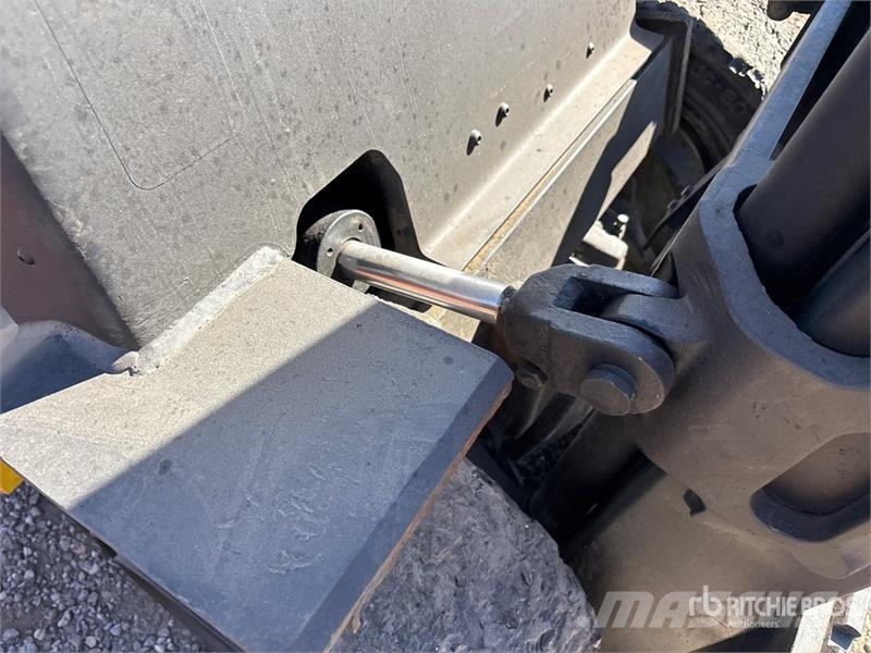 Yale GLP060TFNUAE81 6000 lb Pneumatic Tire Forklift Targoncák-Egyéb
