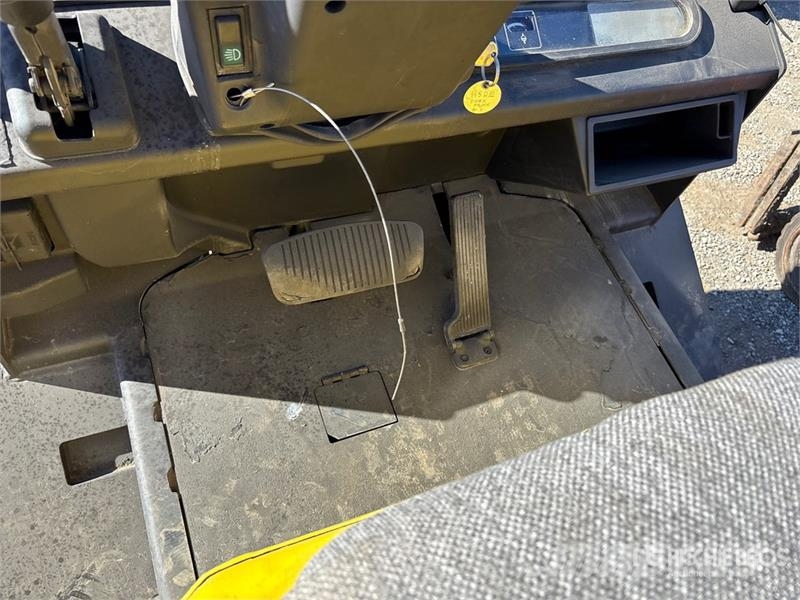 Yale GLP060TFNUAE81 6000 lb Pneumatic Tire Forklift Targoncák-Egyéb