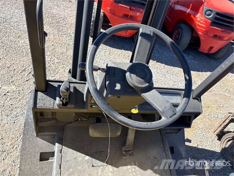 Yale GLP060TFNUAV081 6000 lb Pneumatic Tire Forklift Інше