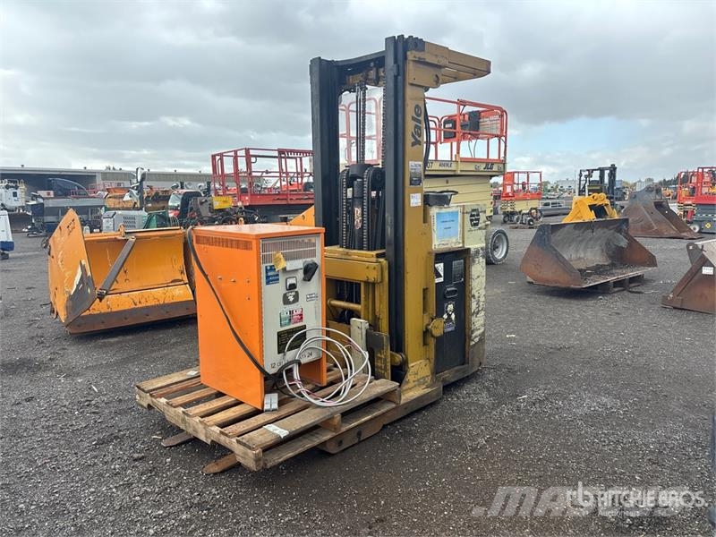 Yale NE030 3000 lb Order Picker 미디엄 리프트 오더 피커