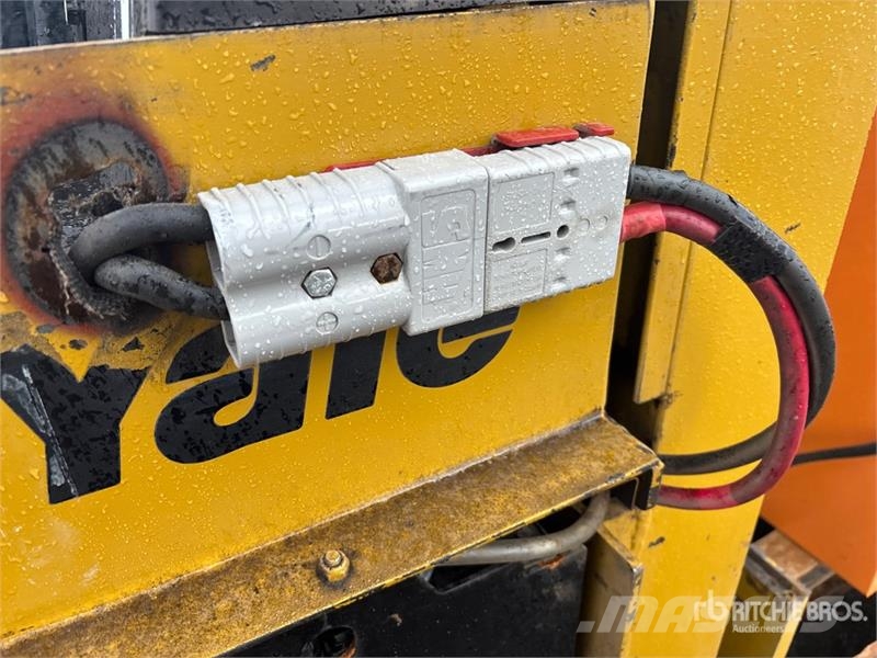 Yale NE030 3000 lb Order Picker 미디엄 리프트 오더 피커